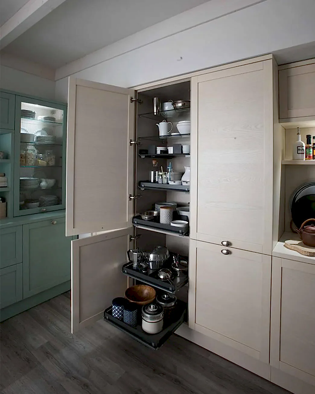 Comfort Çekilebilir Raflı Boy Dolap