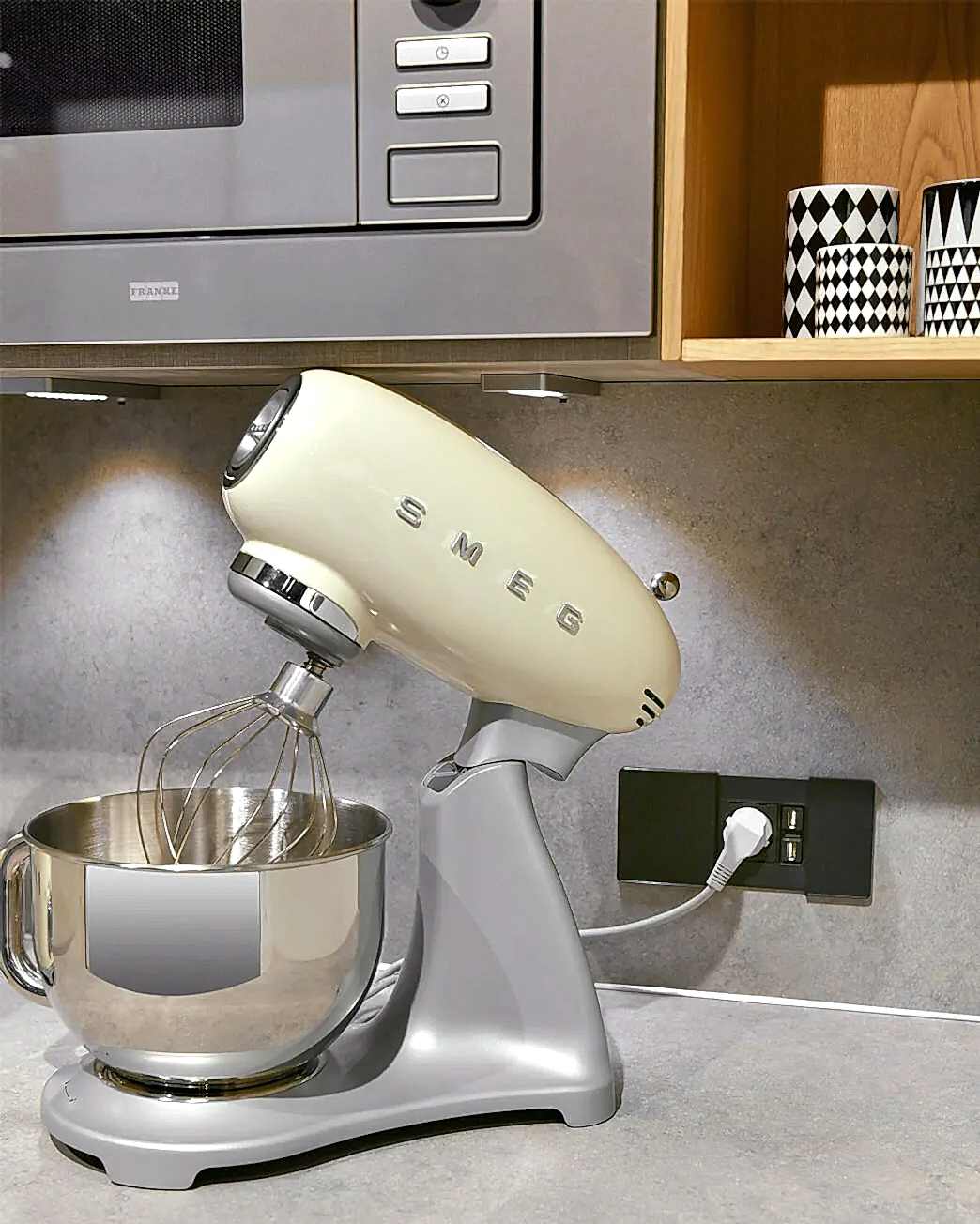 Siyah Kapaklı Güç Ünitesi