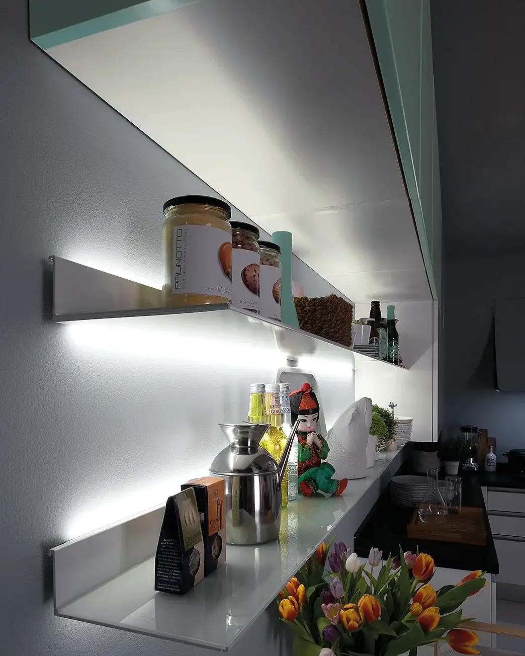 LED Aydınlatmalı Beyaz Metal Raf