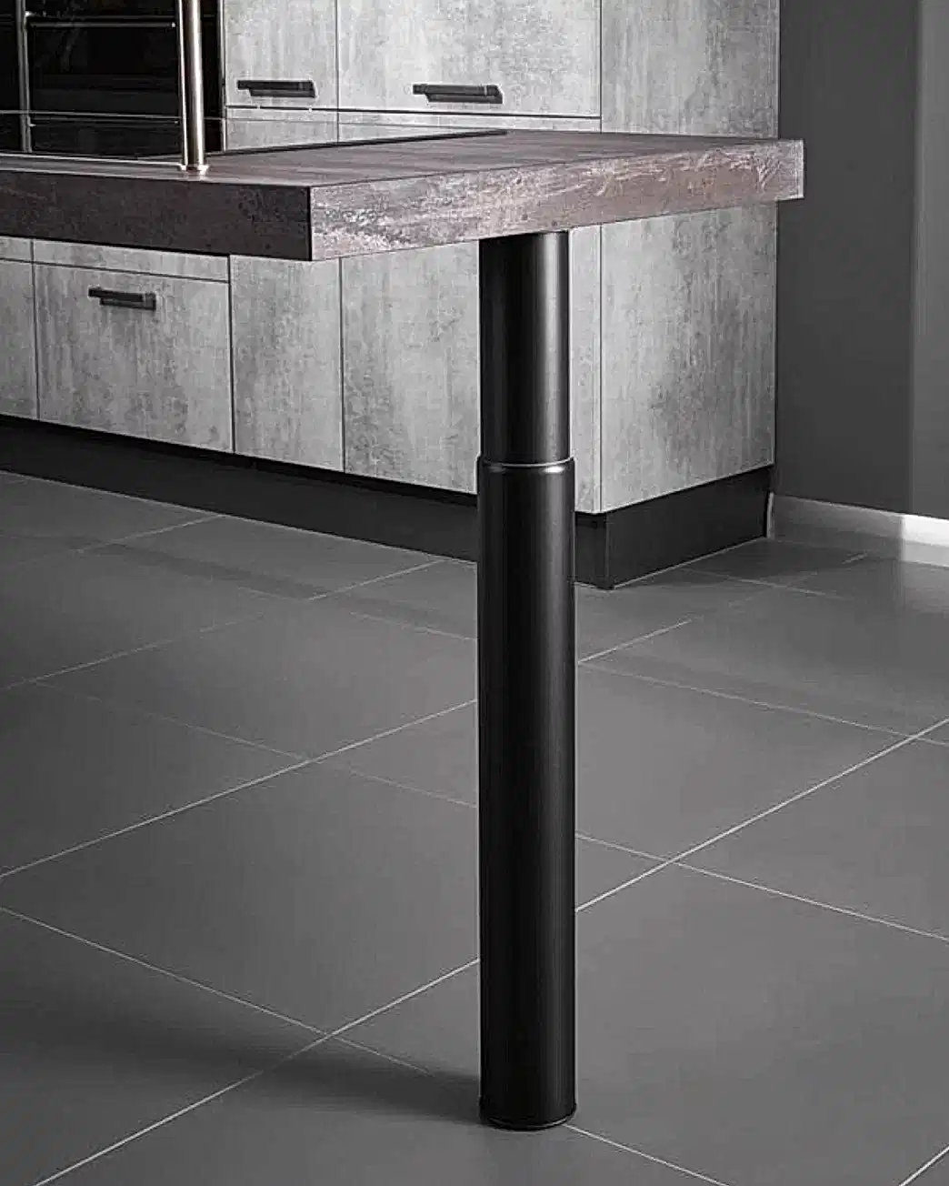 Yükseklik Ayarlı Siyah Ayak